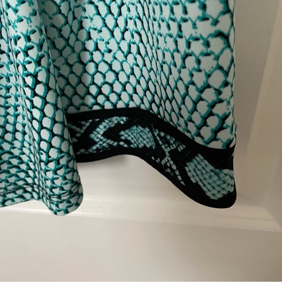 MK V- Neck Blouse. Size Medium (EUC) - Picture 4 of 11